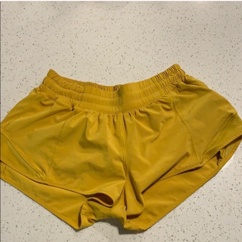 Lululemon Hotty Hot Shorts 2.5